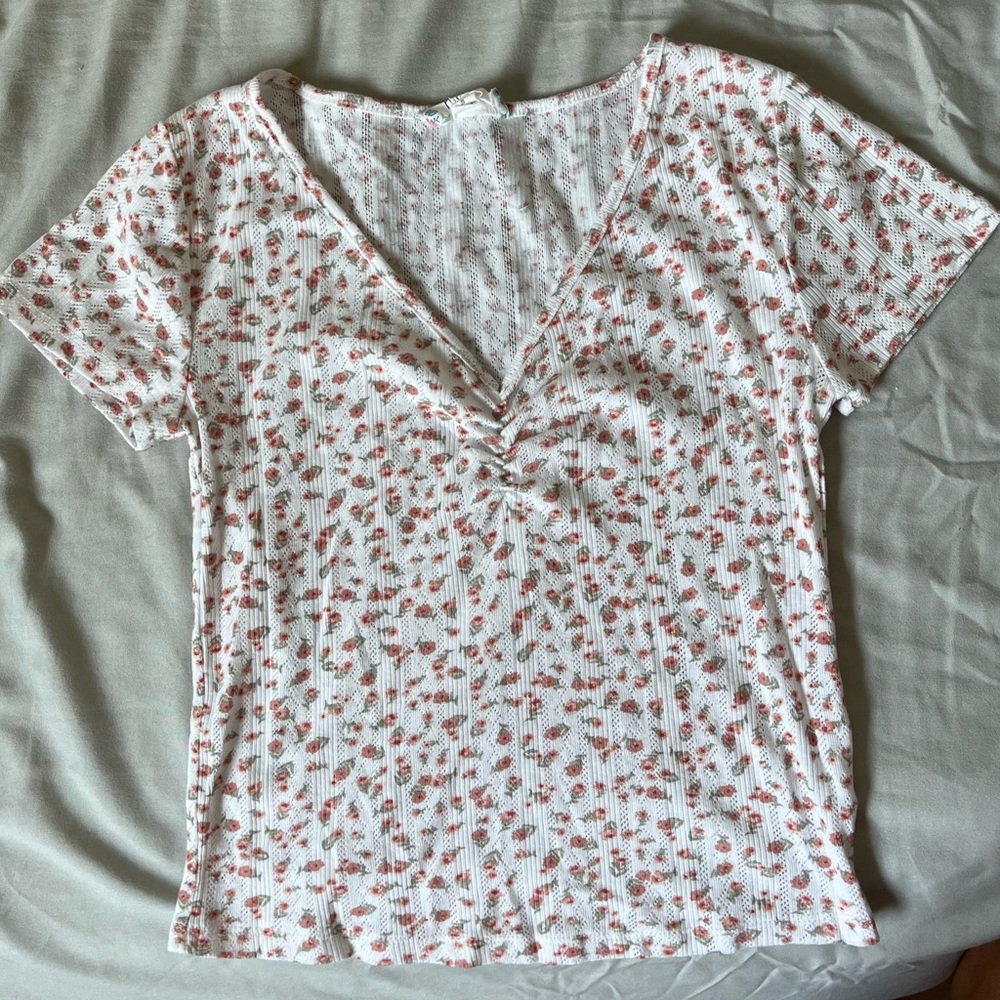 Super soft and fitted floral shirt from TJmaxx! Size S